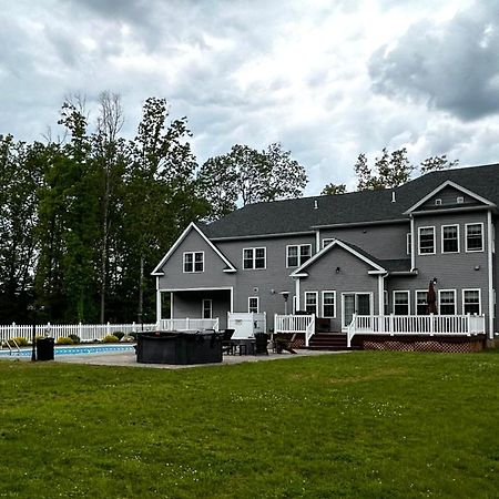 9 Bedroom Saratoga Home With Heated Pool, Hottub By Skiing, Track, Beach, Lake, Spac, Golf, Town, And Lake George! ซาราโทกาสปริงส์ ภายนอก รูปภาพ